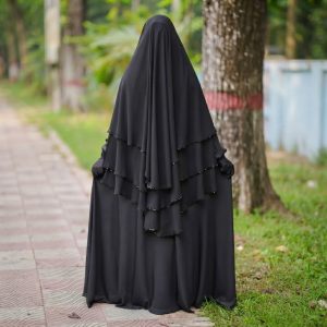 নাদিয়া হিজাব